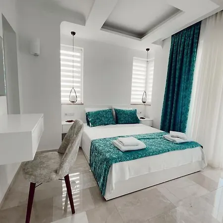 Bella Hotel *